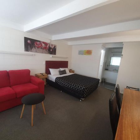 Charles Sturt Motor Inn Уест Уайлонг Екстериор снимка