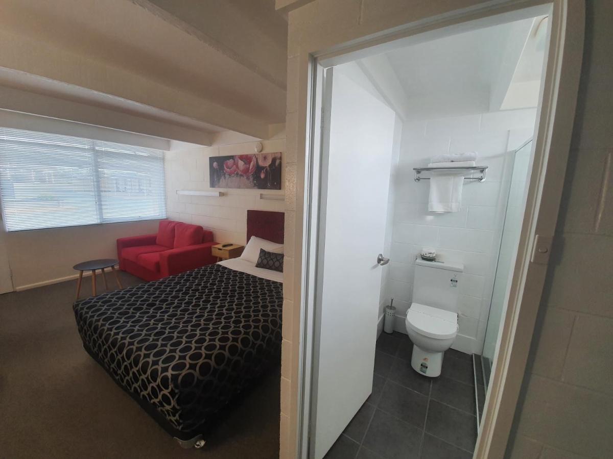 Charles Sturt Motor Inn Уест Уайлонг Екстериор снимка