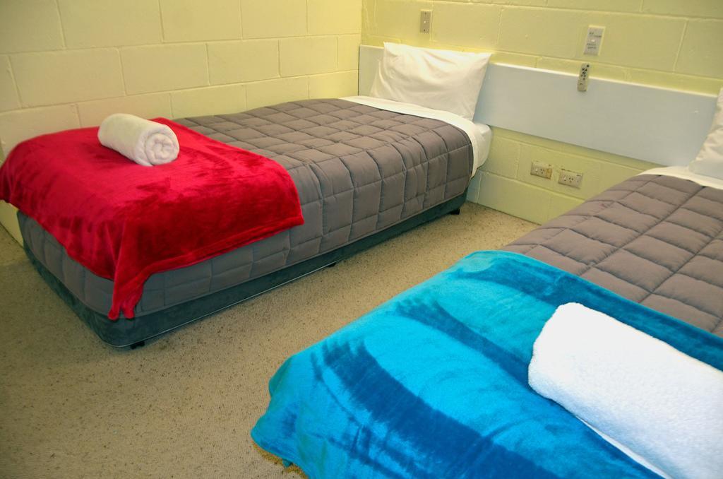 Charles Sturt Motor Inn Уест Уайлонг Екстериор снимка